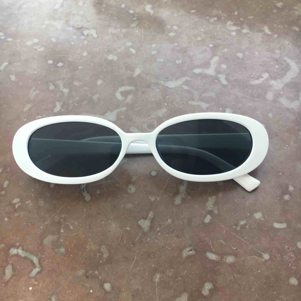 Nya vintage solglasögon! Köpta från London. Använda endast en gång! Super snygga 😎 Frakt tillkommer. Accessoarer.