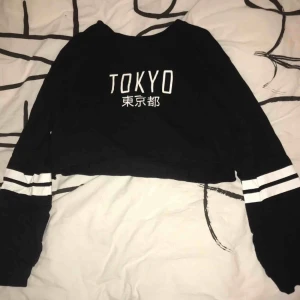  - Säljer denna fina tröjan. Kommer aldrig till användning så därför säljer jag den :) Storlek S 