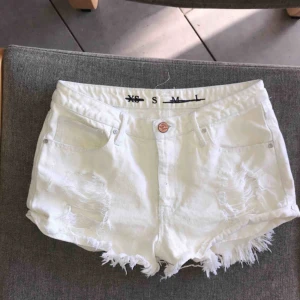  - Super snygga shorts! Storlek S Skönt material med lite stretch, och formar väldigt fint. Frakt tillkommer💕
