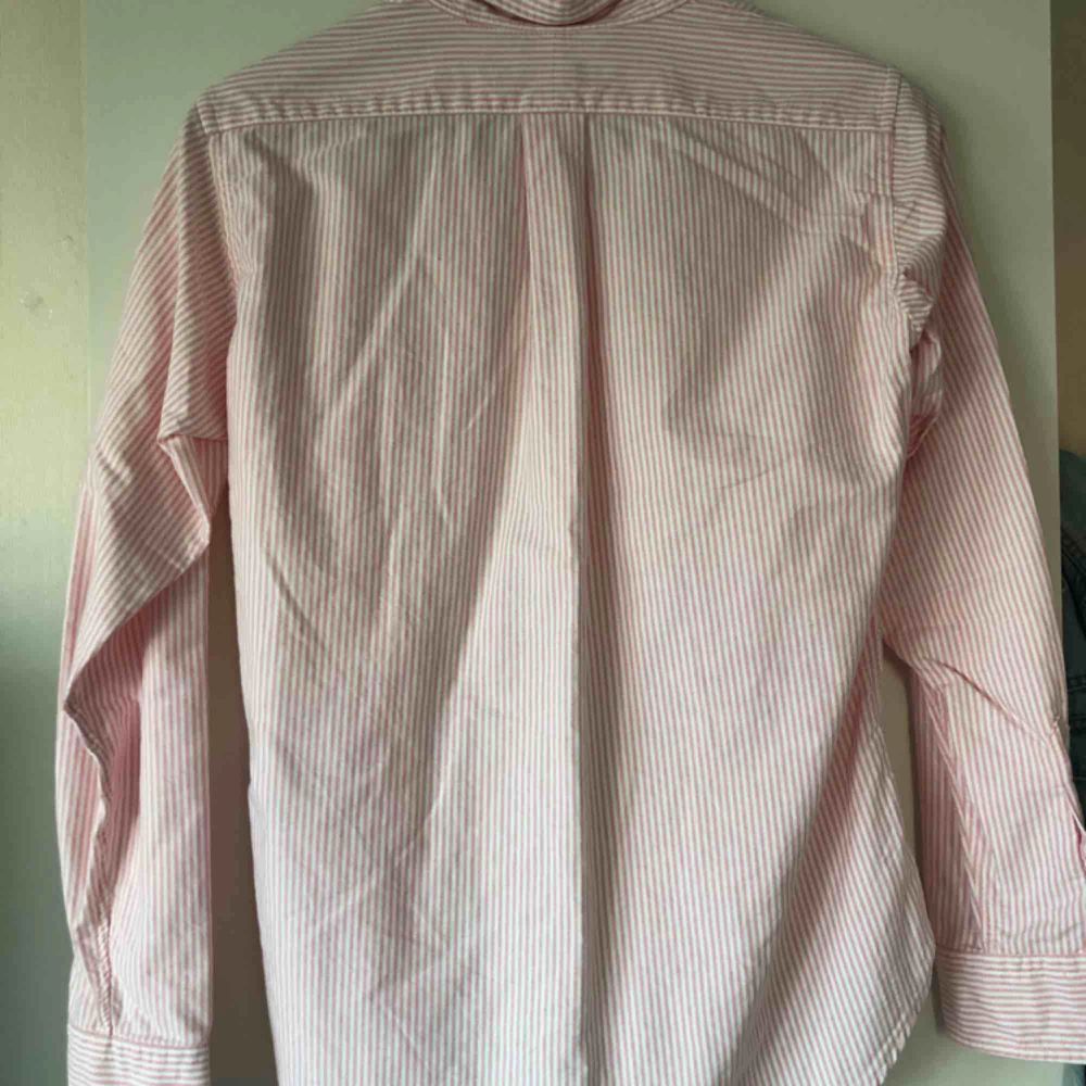 Skjorta från Ralph Lauren, sparsamt använd, köpare betalar frakt. Skjortor.