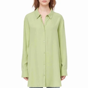  - Snygg, oversize, flowig skjorta! Knappt använd!