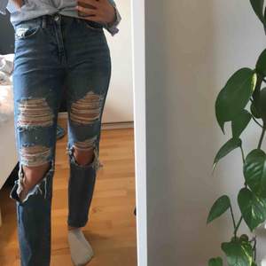 Slitna jeans med boyfriend fit