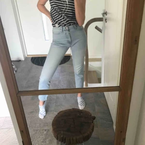  - Ljusblå momjeans Strl XS och inte så stretchiga Frakt tillkommer