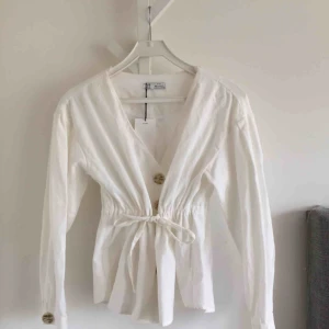  - Blus från Zara