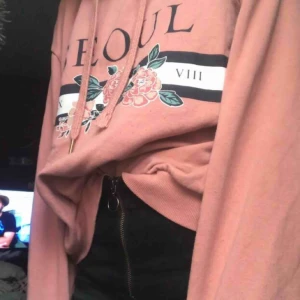  - Bra skick (har används 3 gånger), köpt på H&M för 150kr. Frakt ingår ej