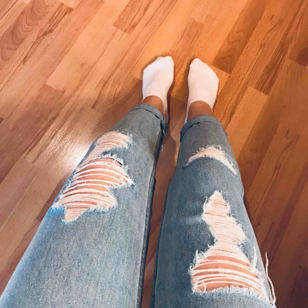Slitna Boyfriend jeans   Frakt tillkommer . Jeans & Byxor.