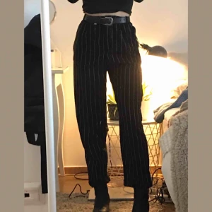  - Byxor från pull&bear! nästan oanvända och stretchiga i materialet. Möts ENDAST upp i stockholms innerstad, fraktar ej!