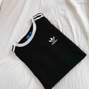  - Adidas original frakt ingår ✨