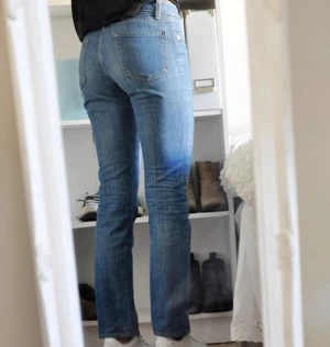 Jeans från Boomerang! Vet inte de exakta måtten men jag har S, är 165 lång & de passar bra - Jeans från Boomerang! Vet inte de exakta måtten men jag har S, är 165 lång & de passar bra