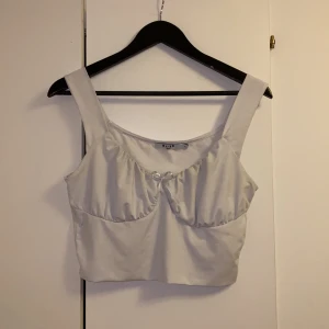 Fin festtopp  - Söt festtopp från NAKD. 