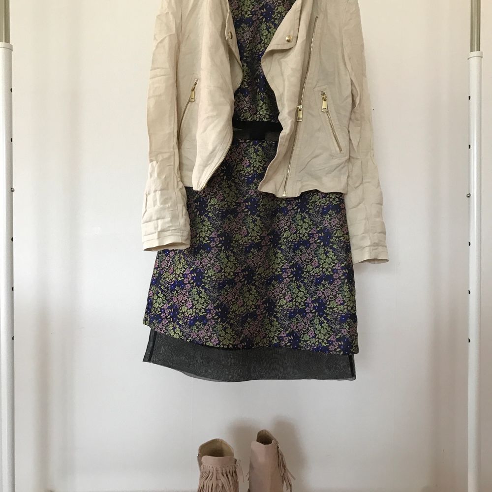 FrĂ„n Miss Selfridge, aldrig anvĂ€nd med prislapp kvar. đ€ Nypris: 750:-. KlĂ€nningar.