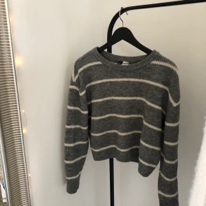 Stickad tröja  - fin stickad tröja från hm, använt men i bra skick.