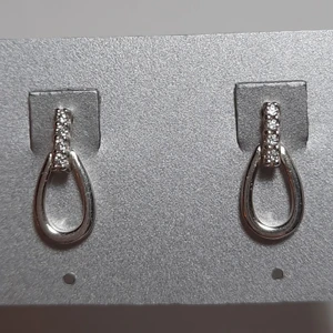 Örhängen i silver från Guldfynd  - Oanvända. Frakt 11 kr. Se min profil för fler örhängen. 