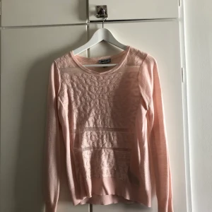 Tröja frÅN DKNY Storlek S - Märkeströja från DKNY i mycket fint skick. 