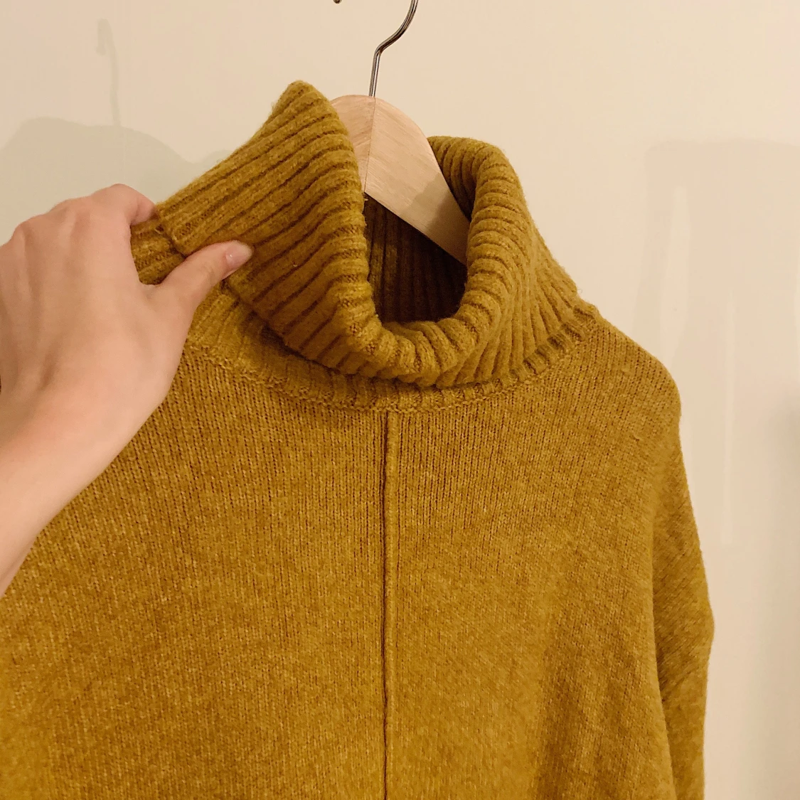 Stickad gul tröja ☀️ - 91