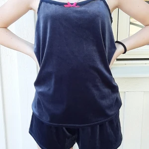 Nattlinne  - Säljer denna blåa sättet från homton republic. Är jättemjuk och funkar för xs-M. Frakt tillkommer 🥰❤