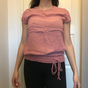 Kappahl  - Splitter ny jättefin och skön blus inför sommaren, storlek S🌸 Köparen står för frakten🌸