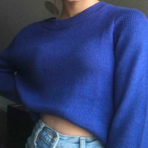  - säljer denna stickade tröja i den perfekta blåa färgen 💙💙💙  