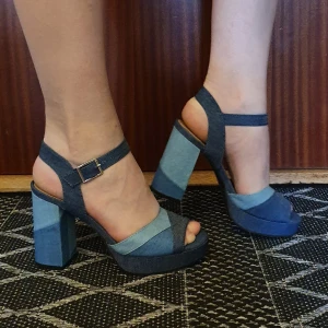 Högklackade sandaler. Stl 36 - Helt oanvända (förutom provat dem hemma), snygga sandaler.