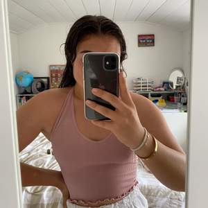 Pink urban outfitters halterneck top, bought for 200kr but selling for 50kr, only worn once or twice, meet in stockholm or pay for shipping:)