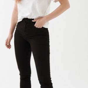 Jeans från Gina som är använda ca 5 gånger. Säljer pga att det inte riktigt är min stil. Nypris 399kr säljer för 150kr inkuslive frakt 