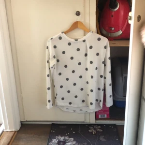 Tröja - Prickig mysig tröja ! Som oanvänd! Storlek S 
