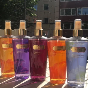 Victoria’s secret  - Victoria’s sectret body mist i fint skick som doftar supergott! Amber romance , puré seducion, och secret charm🌈 50kr styck (pris kan alltid diskuteras)✨ love spell, pure sedection och coconut passion är sålda