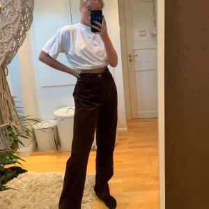 Väldigt snygga manchesterbyxor  - Väldigt snygga bruna manchesterbyxor! Bra skick