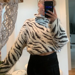 Zebramönstrad tröja! - Supermysig och snygg tröja i väldigt bra skick
