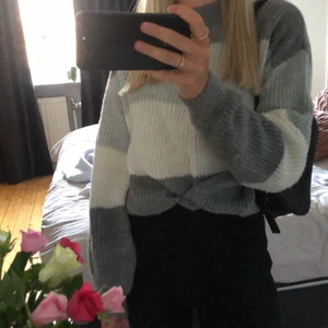 NAKD stickad tröja  - Köpt för 399kr i vintras och använd ungefär 3 gånger, buda från 200kr