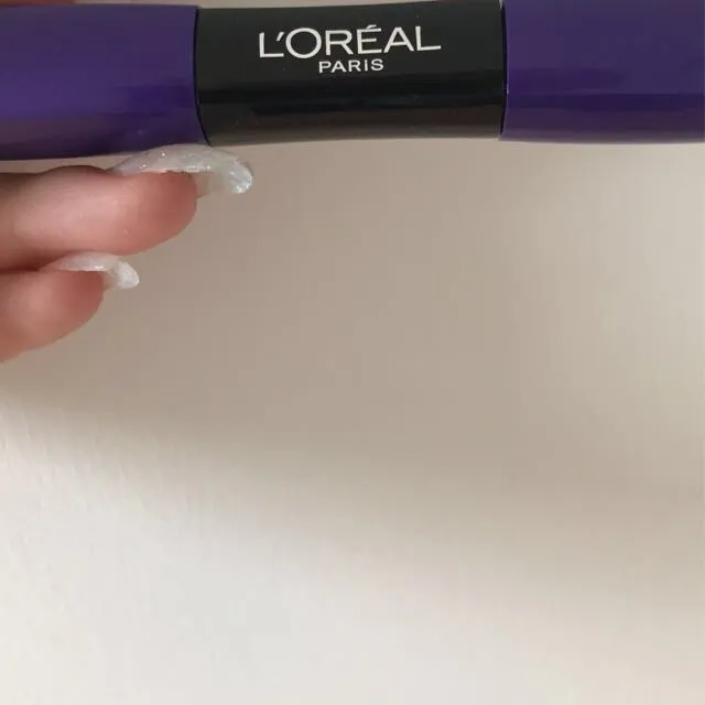 Mascara från märket l’oréal paris köpt på h&m. Öppnad men aldrig använd. Frakt ingår i priset!. Accessoarer.