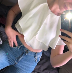 Fin vit blus  - Fin vit blus från Zara i strl M men passar även mig som är en S 