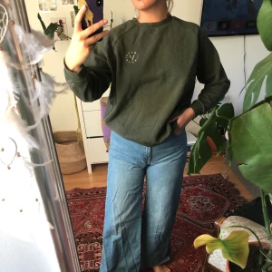 Mörkgrön tjocktröja   - Skön och snygg tjocktröja - köparen står för frakt🌻