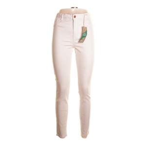 Helt nya stretchiga vita jeans med hög midja. Köpta på Gina Tricot. Storlek 36. Frakt 63kr med postens skicka lätt. 