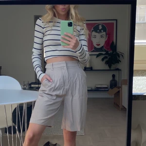 Bermuda shorts oanvända - Frakt tillkommer 63kr