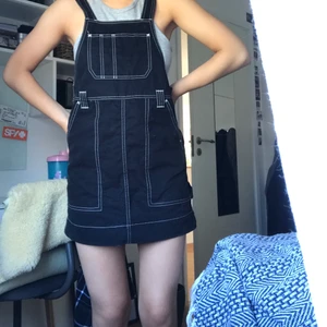 Hängselklänning från Weekday - Superball hängselklänning från weekday. Använd väldigt sparsamt förra sommaren.