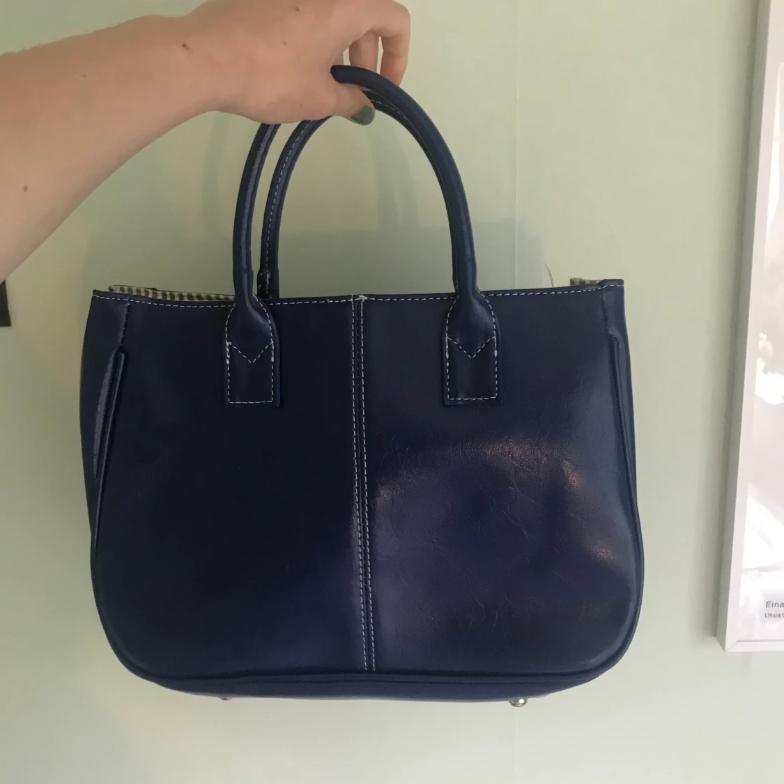 BLÅ HANDVÄSKA