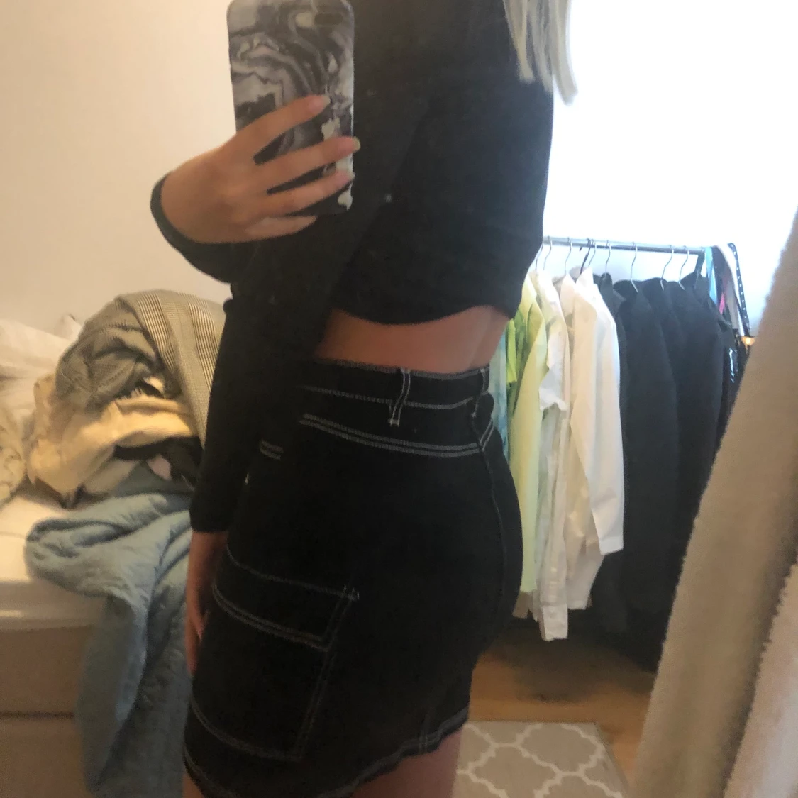 Svart minikjol med vita sömmar strl 34 - 90