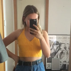 Stickad topp! - Stickad topp från hm divided som tyvär aldrig kommer till användning! Kan mötas upp i Stockholm annars står köparen för frakt 