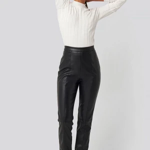 Läder byxor - Säljer nu mina fina läder byxor från na-kd💓 frakt ingår i priset 