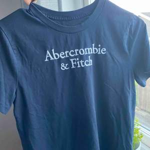 Tshirt som inte används längre från abercrombie&fitch, storlek S