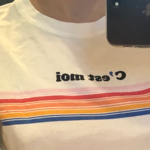 Tröja från Bershka! - Jag säljer den här fina tröjan från Bershka! Använd väldigt få gånger, bra skick. I storlek XS men skulle säga att den är S. Köparen står för frakt som kostar 22kr. (TOTALT 72kr) Skriv om ni är intresserade eller undrar mer! 🥰