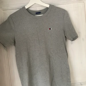 Champion t-shirt - Nyskick, köparen står för frakt🥳