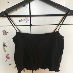 Linne - Två likadana linnen från H&M S storlek på båda och kan säljas ihop men även separat. 40kr för båda och 20 för en. Svarta använd ett par gånger den gula knappt använd. 