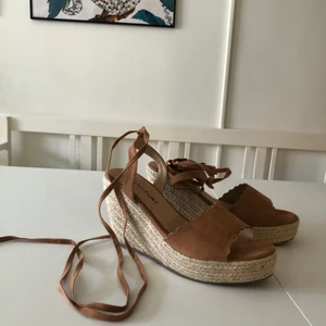 Espadrillos  - Fina skor i gott skick. Använda en gång. (Frakt ingår ej i priset) 😊❤️