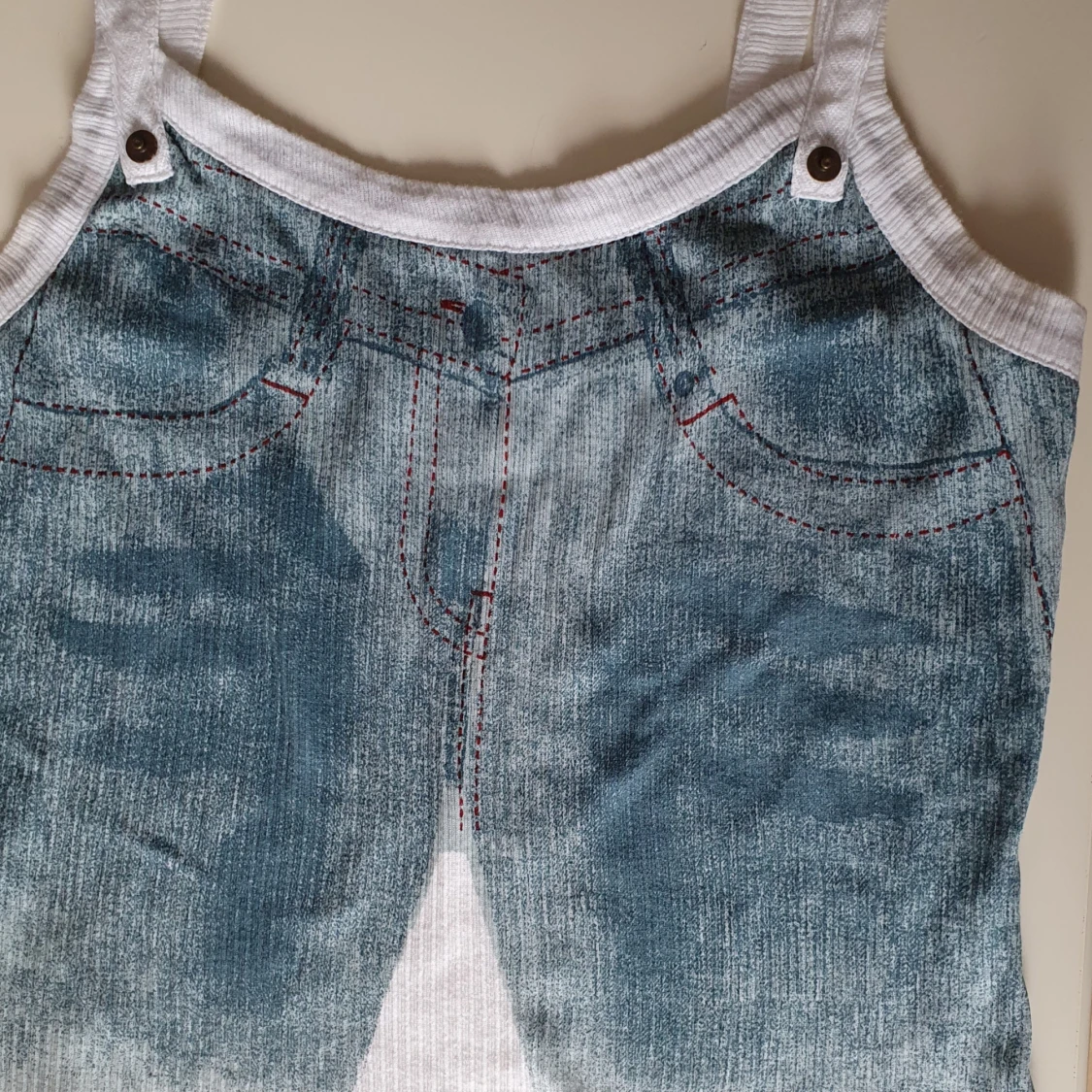 Vitt linne med jeanstryck - 90