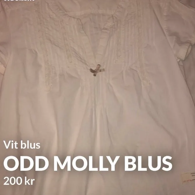 En helt oanvänd blus från Odd Molly Haft den i garderoben länge men aldrig använt den.  Storlek 0 tror de motsvarar Xs Köpt för ca 600-900kr säljer för 200kr . Blusar.