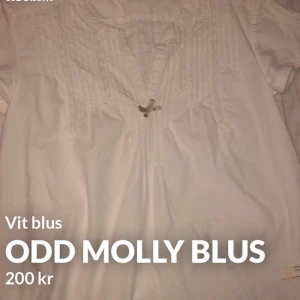 Odd Molly blus  - En helt oanvänd blus från Odd Molly Haft den i garderoben länge men aldrig använt den.  Storlek 0 tror de motsvarar Xs Köpt för ca 600-900kr säljer för 200kr 