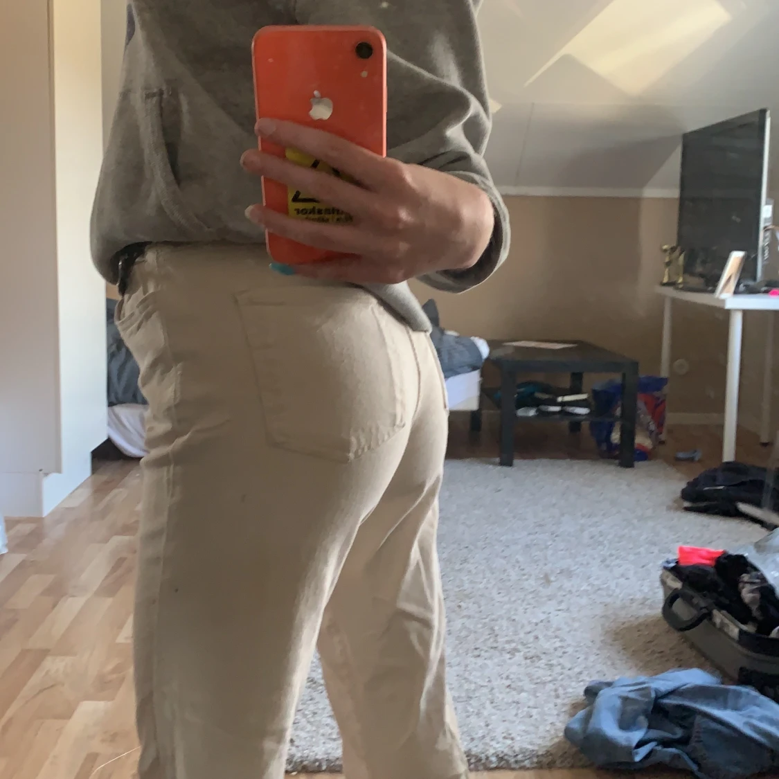 vita mom jeans ifrån vero moda - 90