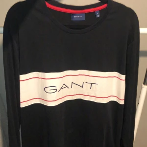 GANT tröja - Hej säljer min gant tröja som jag fick i födelsedags present men den är för stor. Aldrig använt den så den är helt ny. (Nypris 400kr)